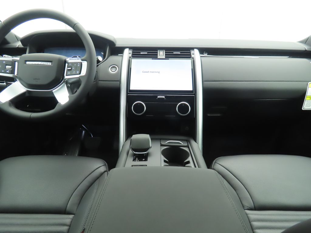 2025 Land Rover Discovery S photo 13
