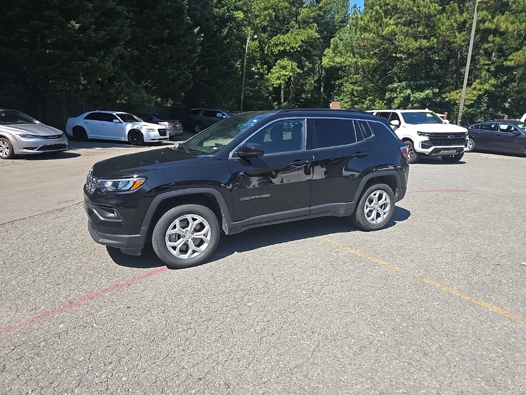 2024 Jeep Compass Latitude photo 3