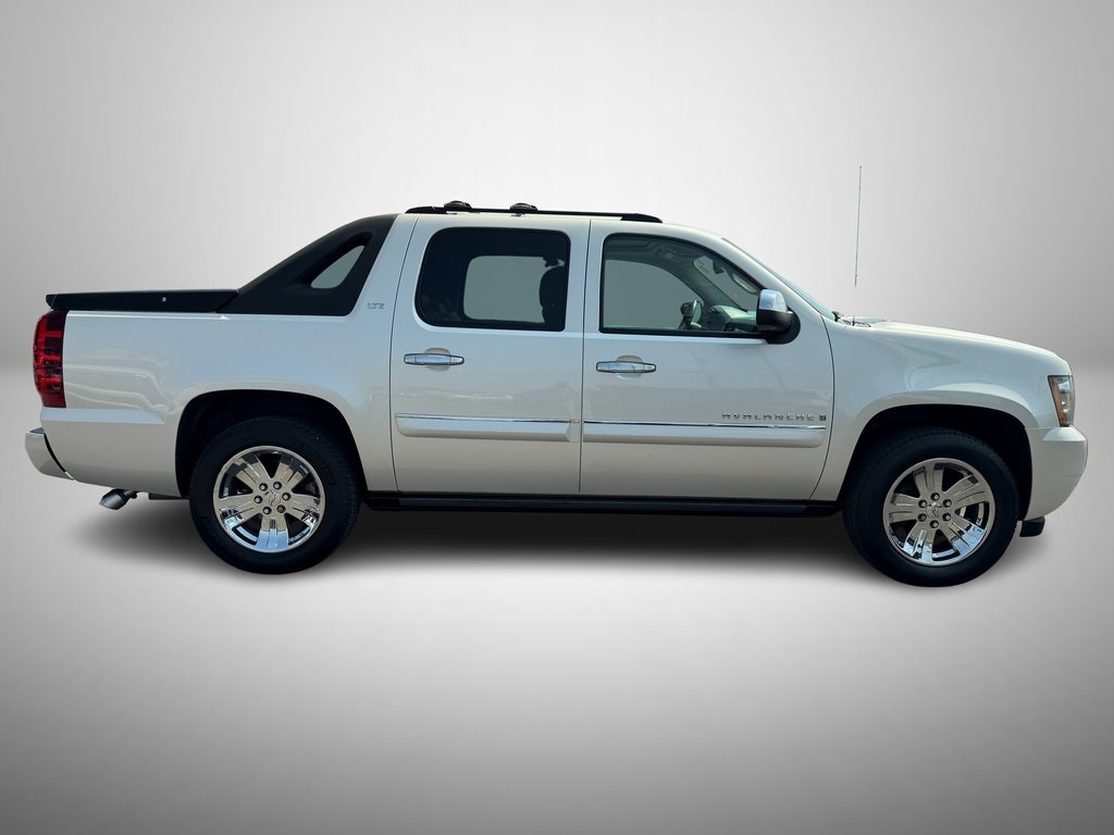 2008 Chevrolet Avalanche LTZ photo 4