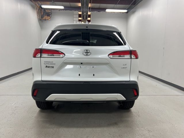 2024 Toyota Corolla Cross LE photo 5