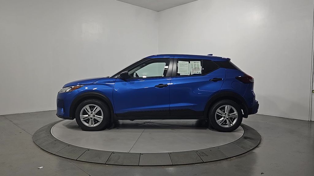 2024 Nissan Kicks S photo 2