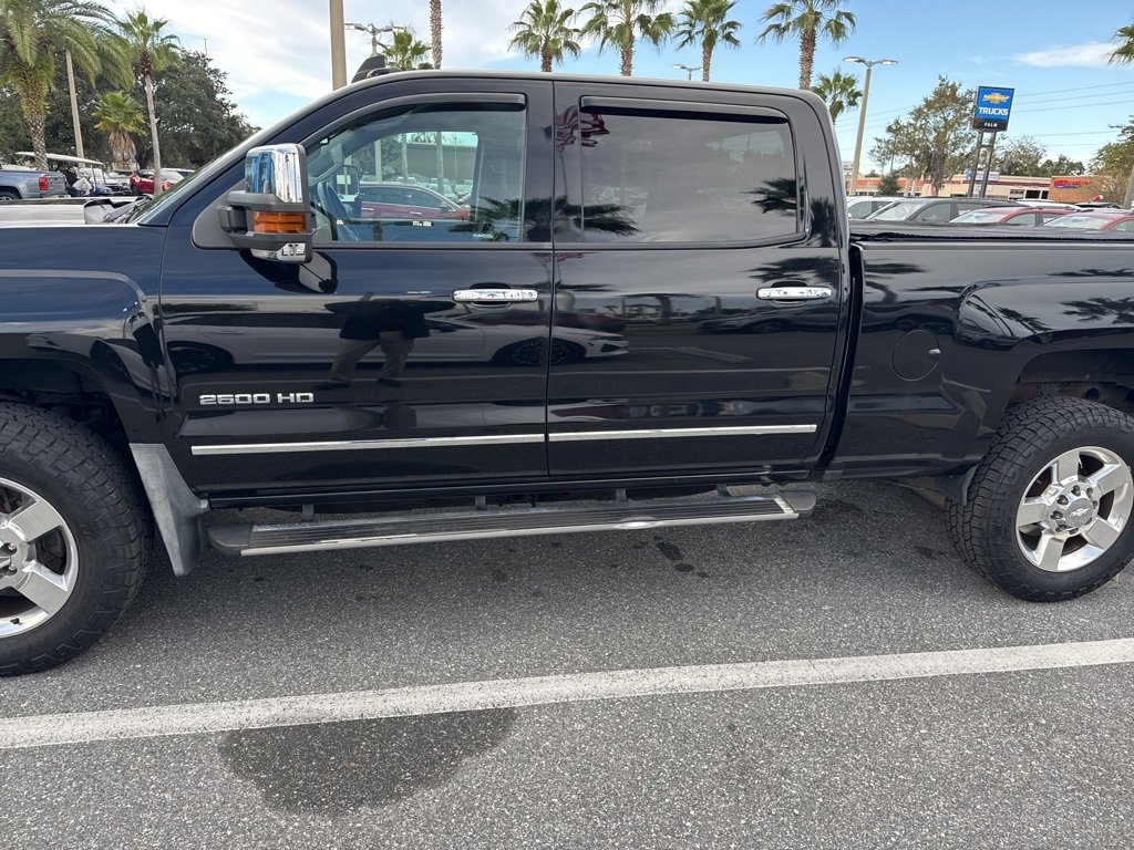 2017 Chevrolet Silverado 2500HD LT photo 2