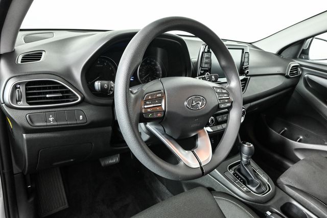2020 Hyundai Elantra GT Base photo 4