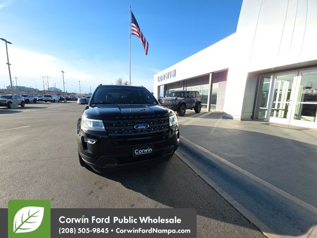 2018 Ford Explorer XLT photo 2