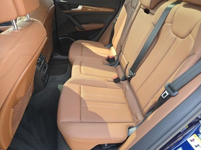 2021 Audi Q5 45 Prestige photo 4