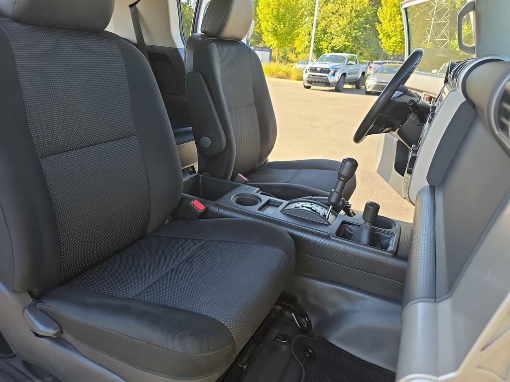 2013 Toyota FJ Cruiser Base photo 10
