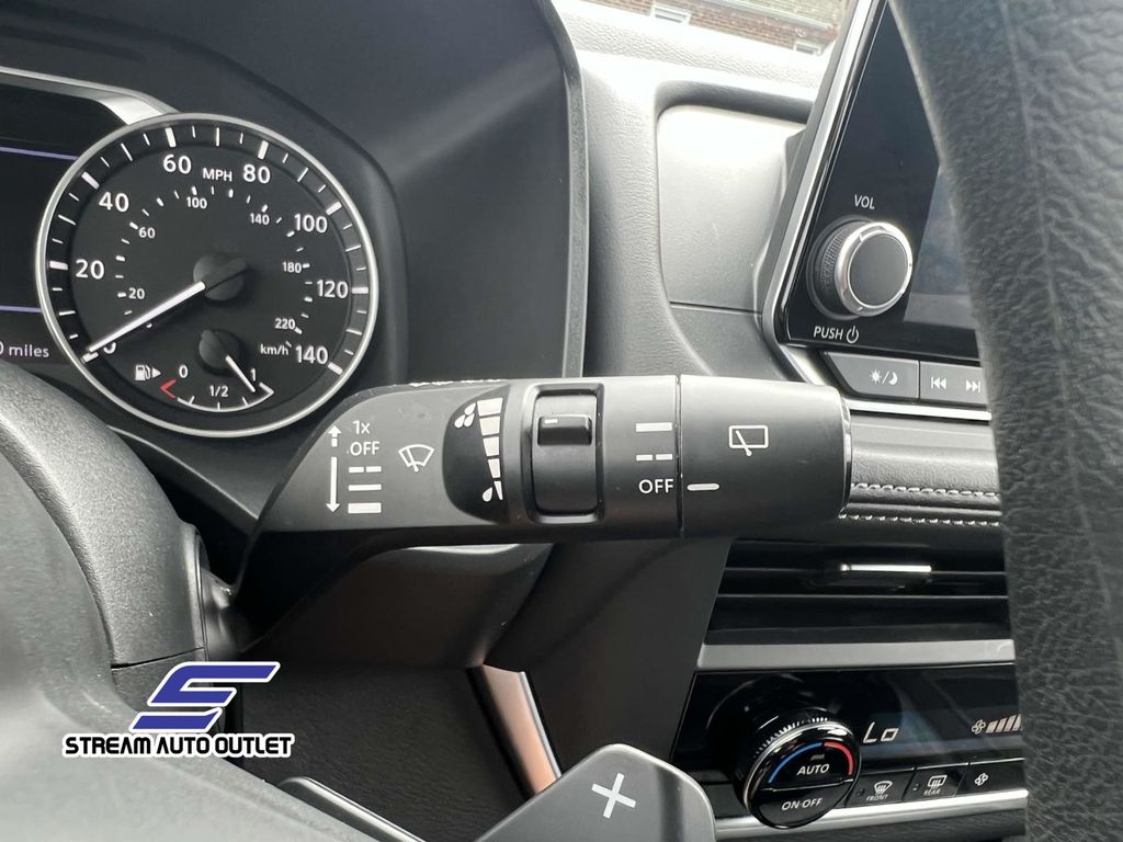 2024 Nissan Rogue SV photo 18
