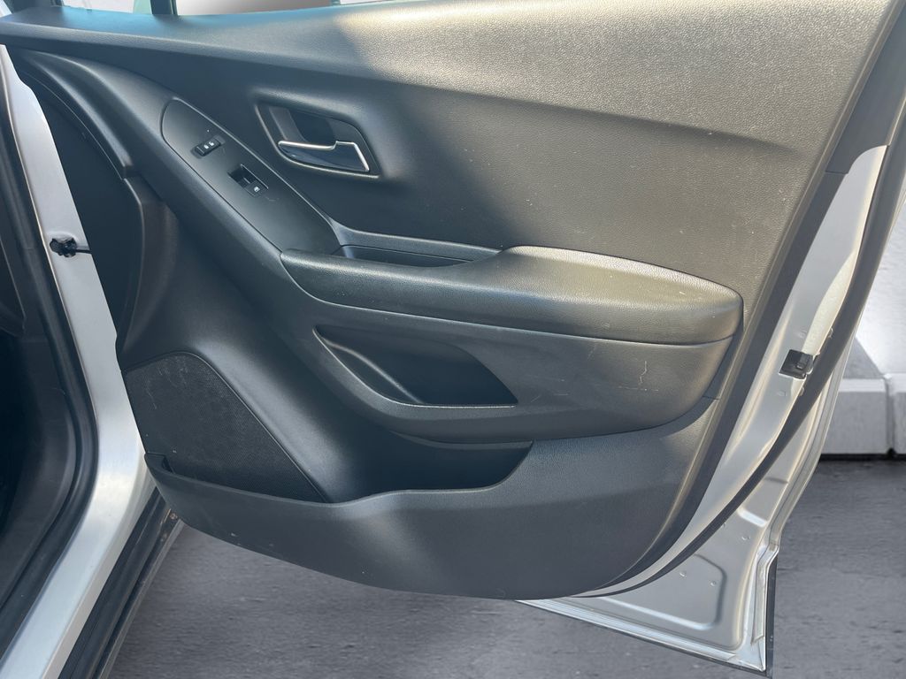 2022 Chevrolet Trax LS photo 15