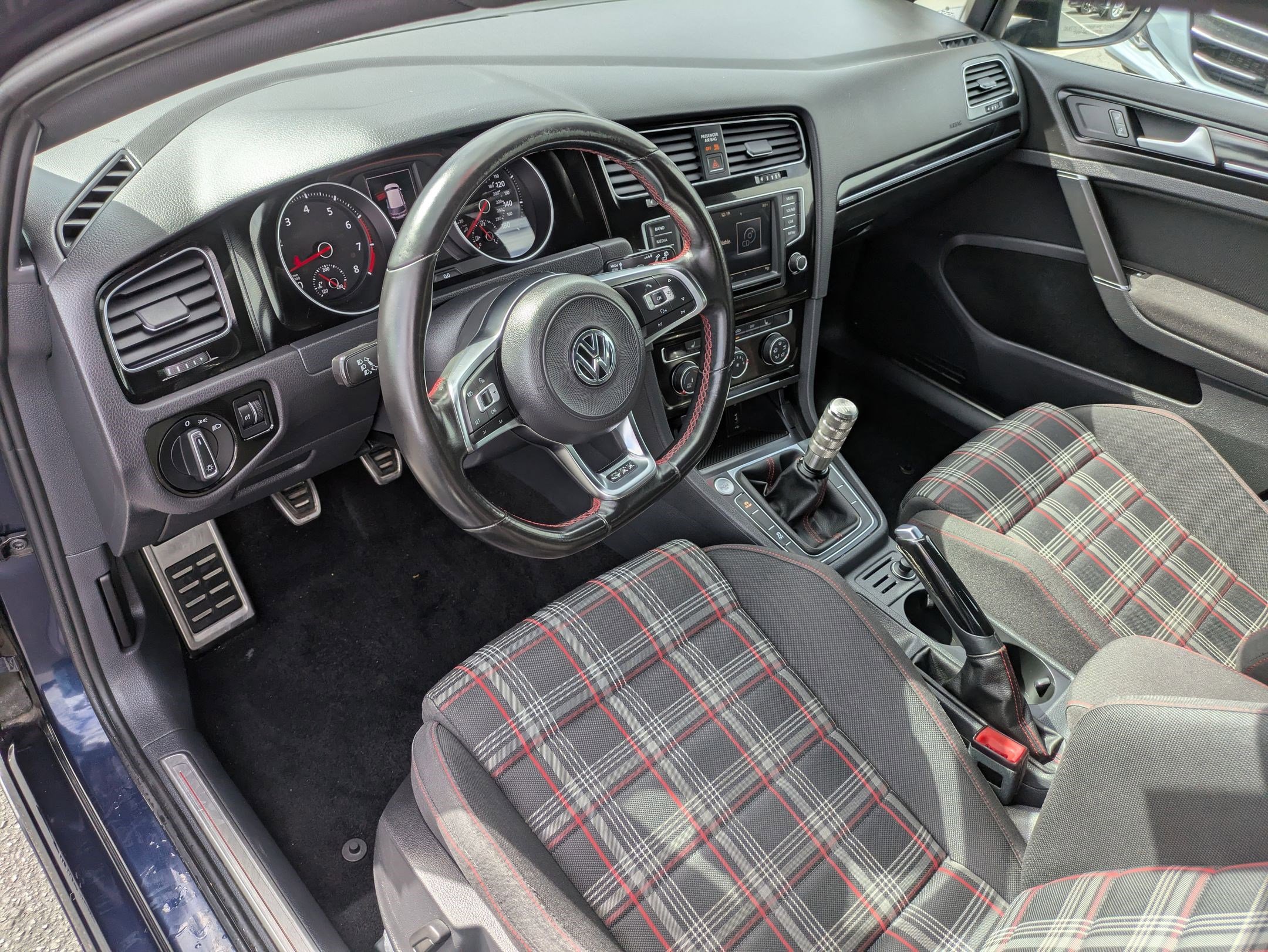 2017 Volkswagen Golf GTI Sport photo 11