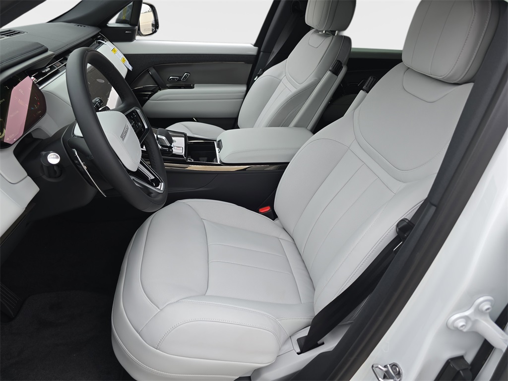 2025 Land Rover Range Rover Sport SE photo 14