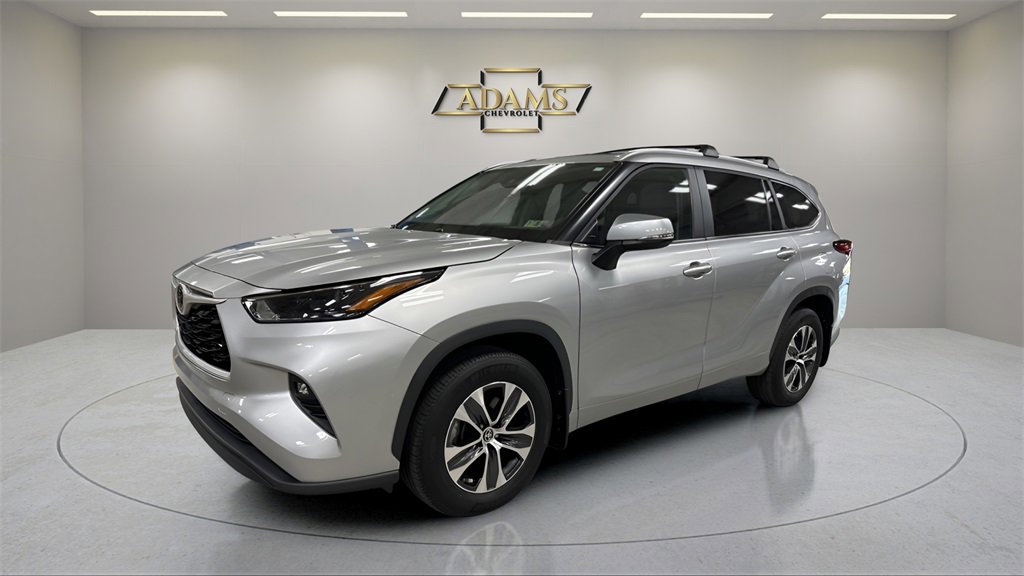 2023 Toyota Highlander XLE's photo