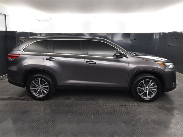 2019 Toyota Highlander SE photo 3