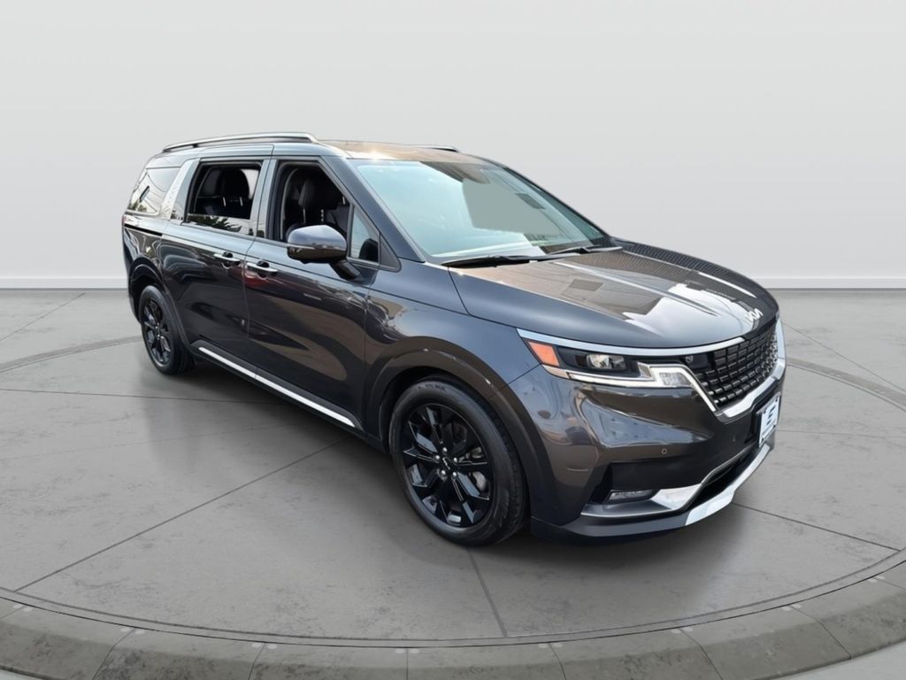2024 Kia Carnival SX's photo