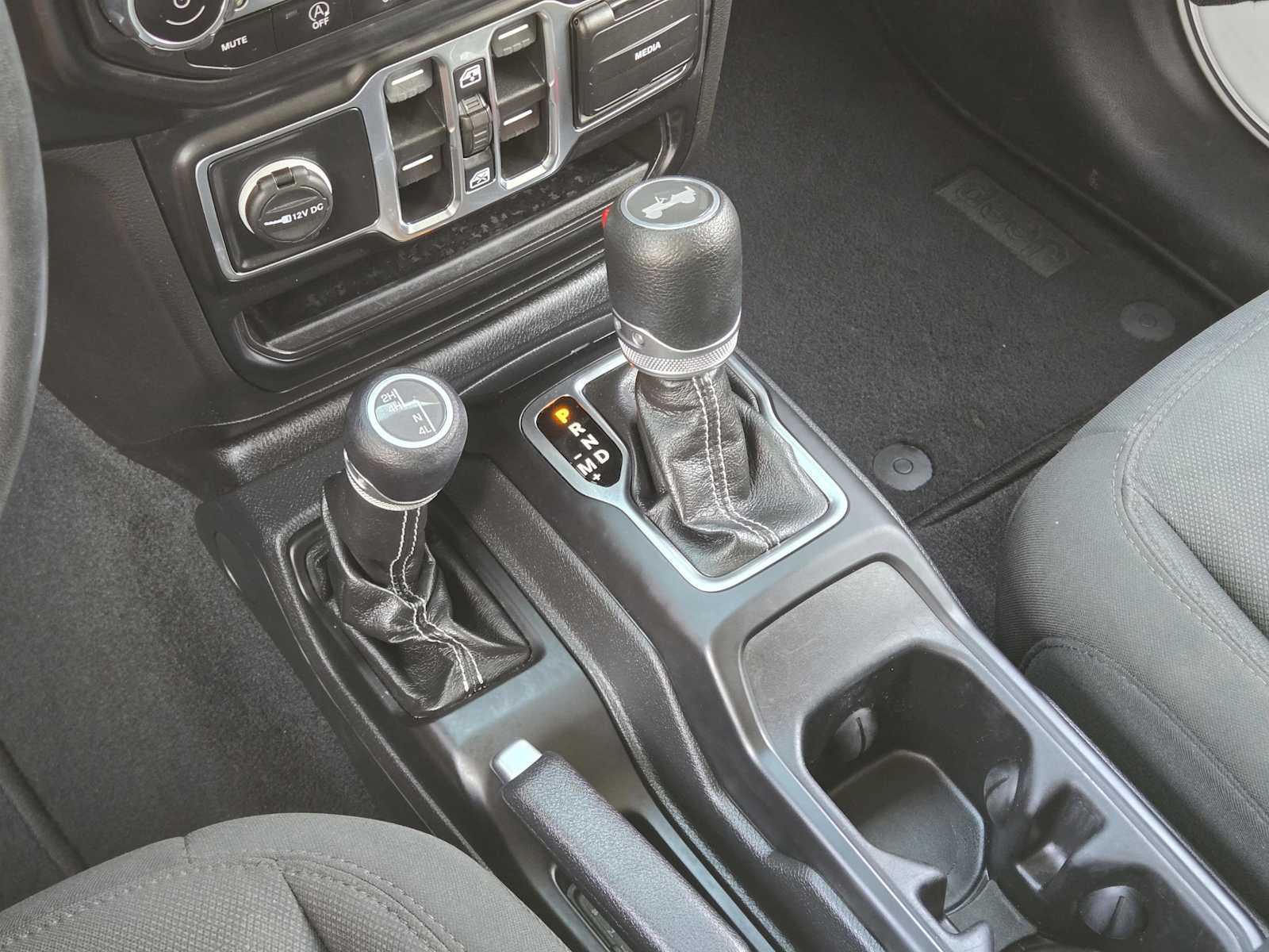 2022 Jeep Wrangler Unlimited Sahara photo 28