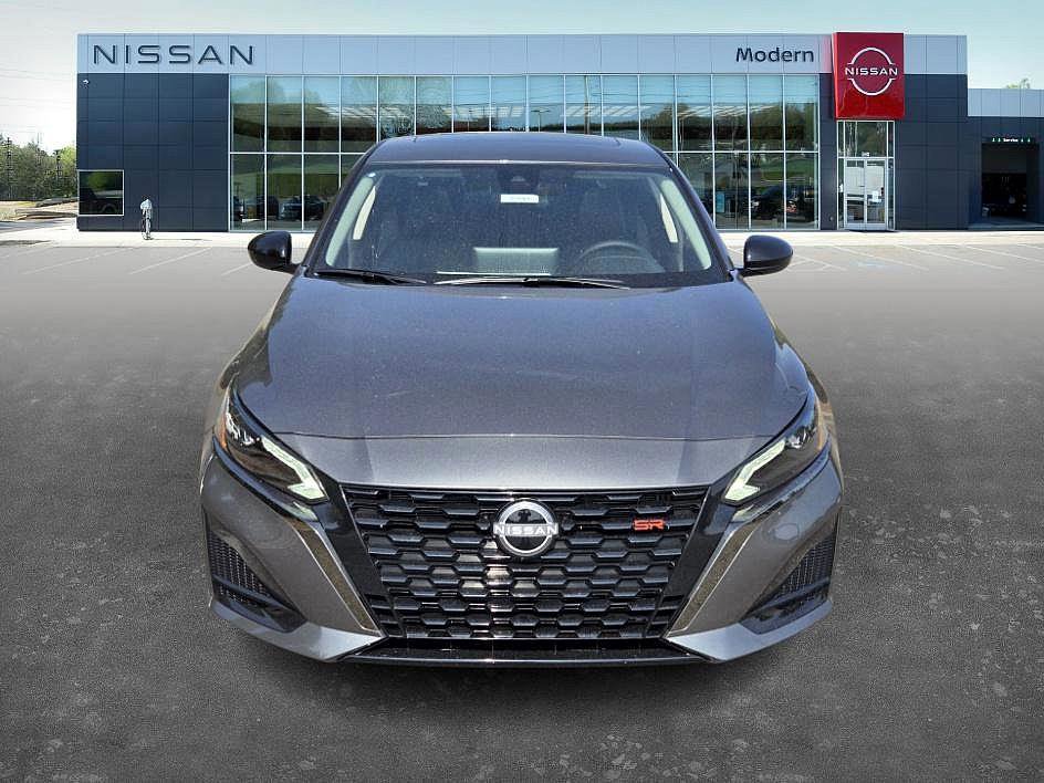 2025 Nissan Altima SR photo 2