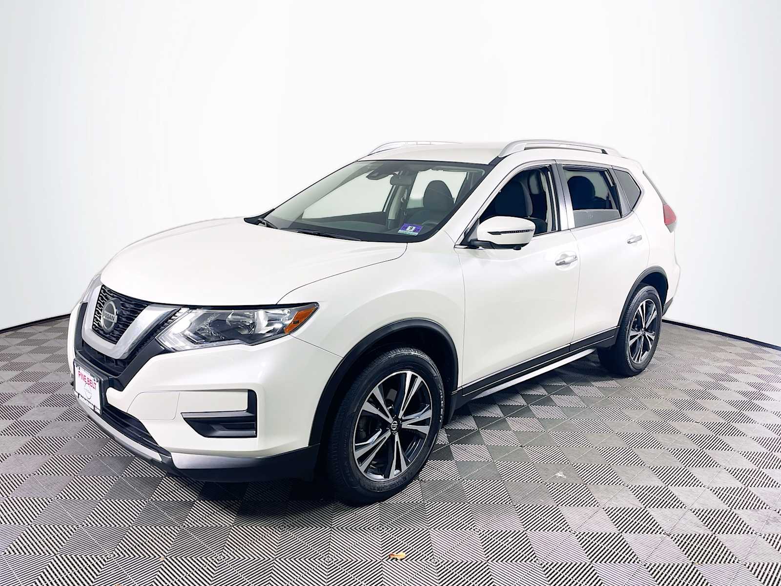 2019 Nissan Rogue SV's photo