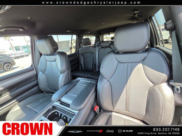2025 Jeep Wagoneer Base photo 18