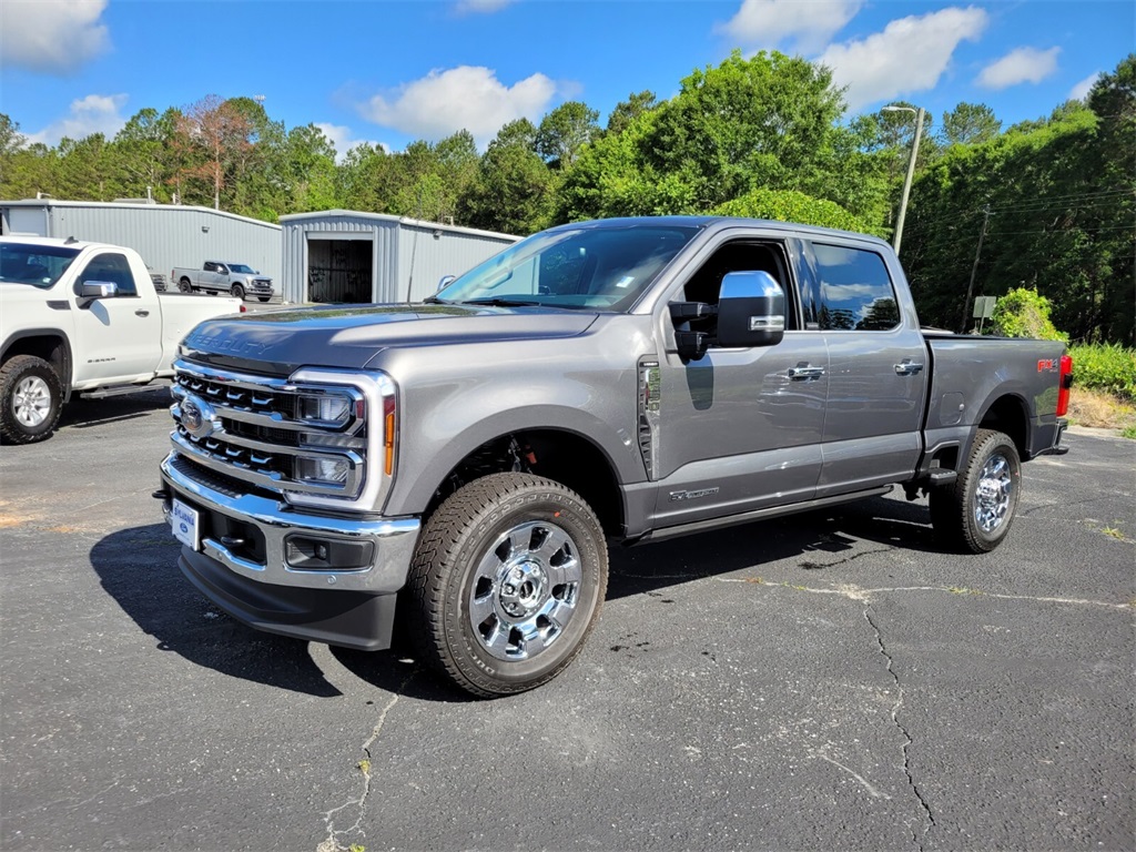 2025 Ford F-350 Lariat photo 3