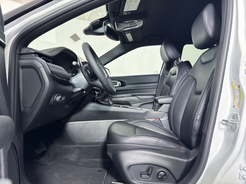 2026 Jeep Compass Limited Altitude photo 4