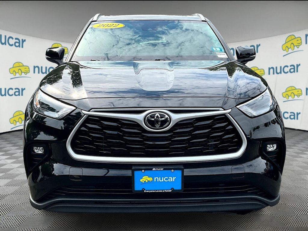 2022 Toyota Highlander XLE photo 2