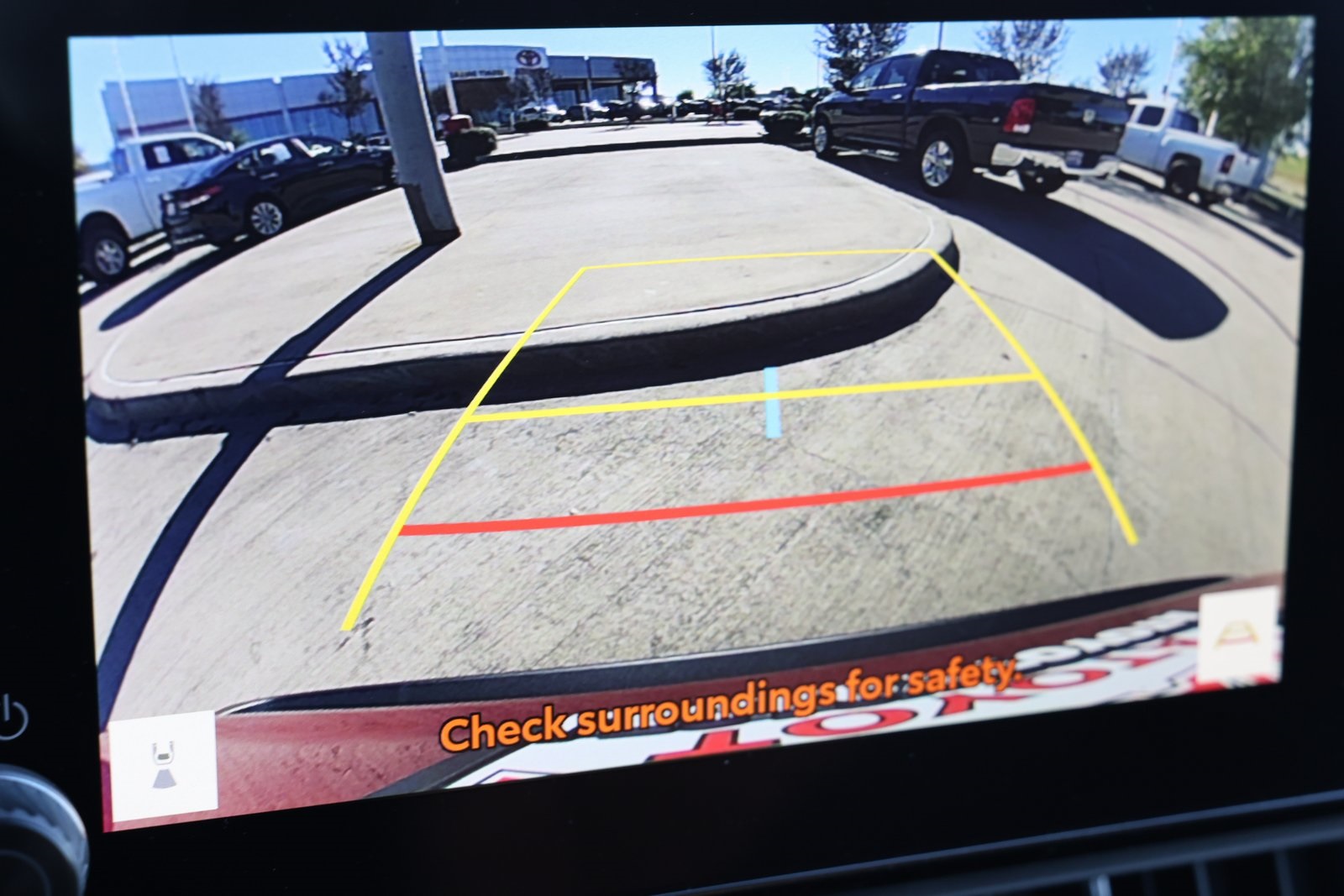 2025 Toyota RAV4 XLE photo 4