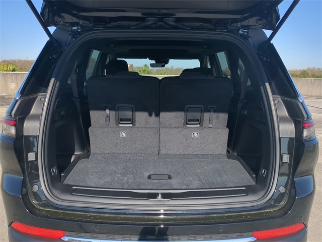 2025 Jeep Grand Cherokee Laredo Altitude photo 12