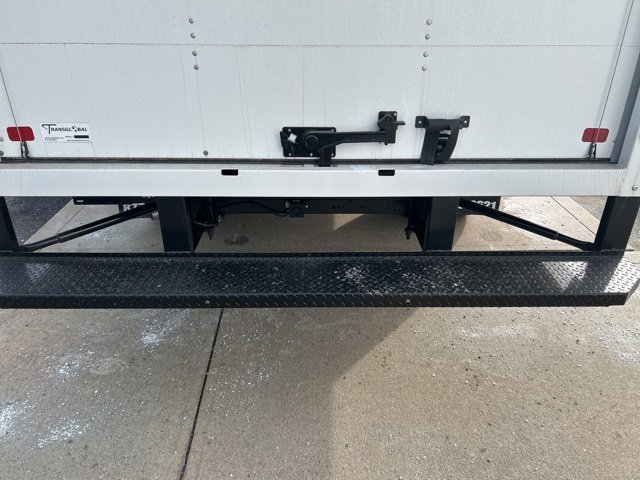 2025 Chevrolet Express Cutaway 3500 photo 4