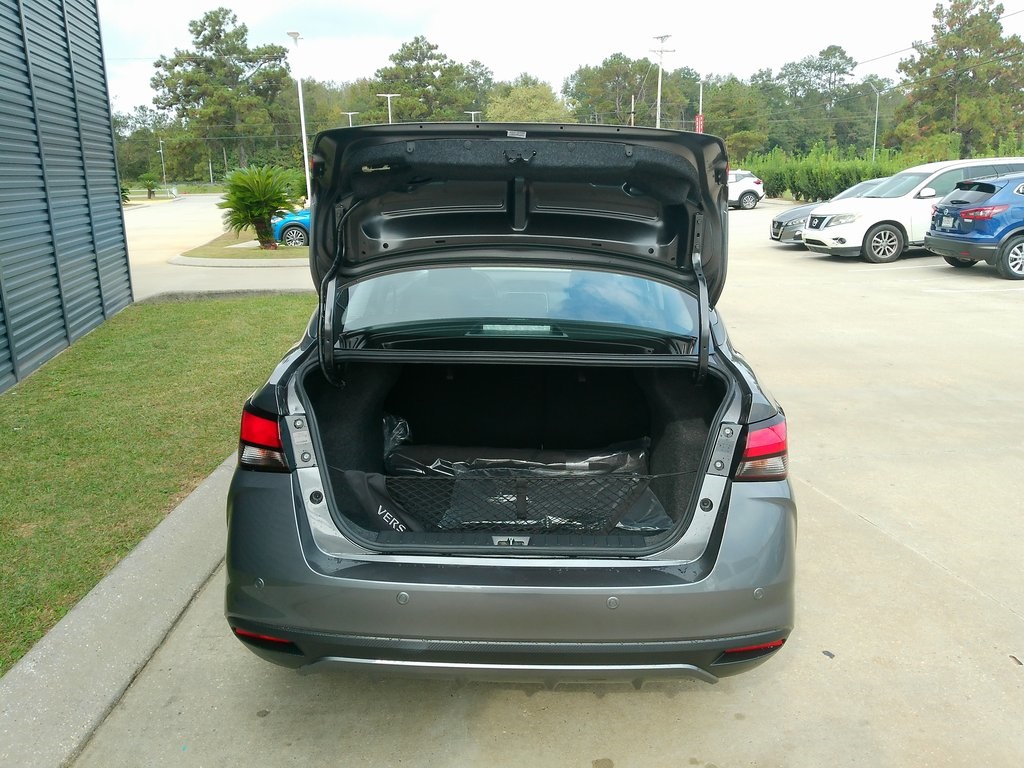 2025 Nissan Versa SV photo 18