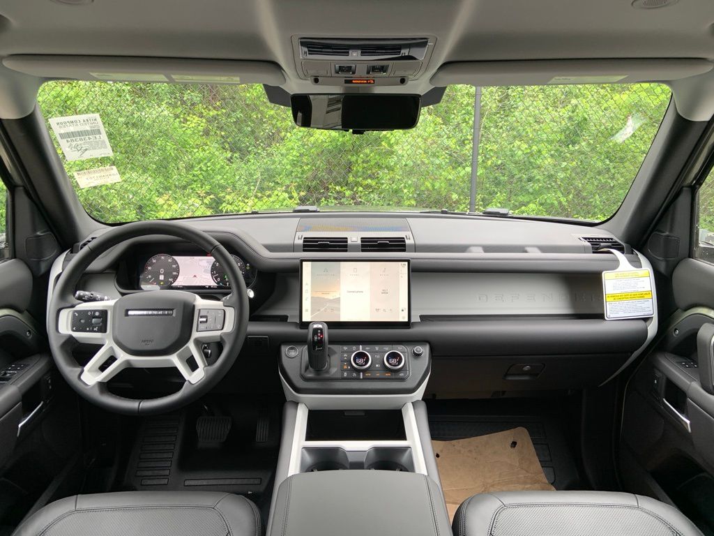 2025 Land Rover Defender 110 S photo 18