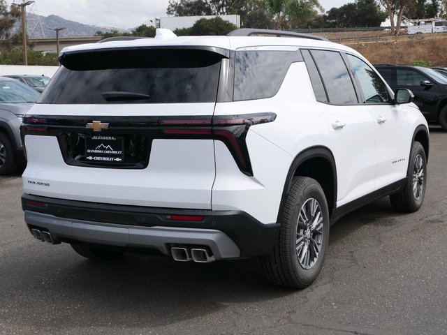 2026 Chevrolet Traverse photo 2