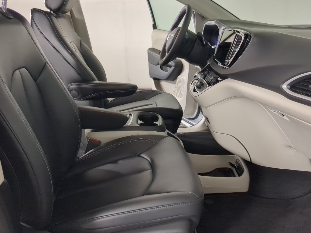 2024 Chrysler Pacifica Touring L photo 13