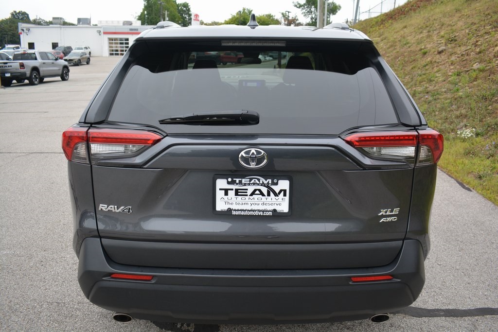 2023 Toyota RAV4 XLE photo 3