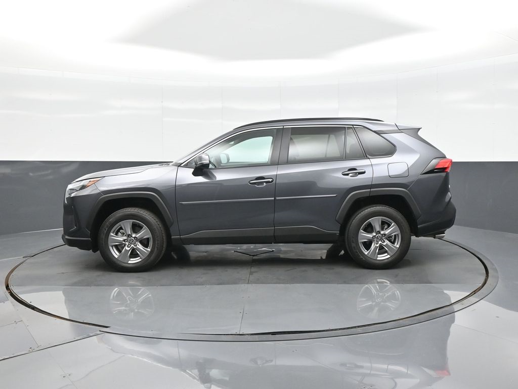 2024 Toyota RAV4 XLE photo 2