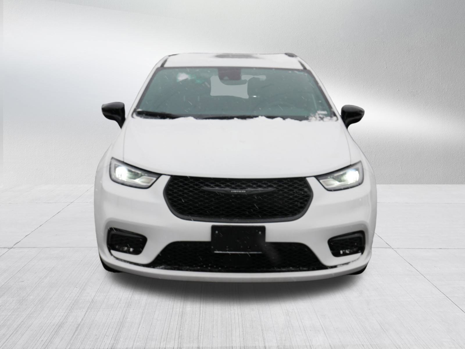 Used 2024 Chrysler Pacifica Limited with VIN 2C4RC1GG3RR117212 for sale in Brooklyn Park, Minnesota