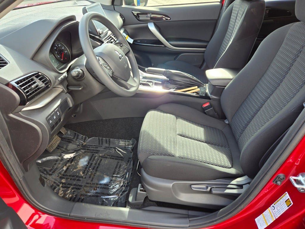 2025 Mitsubishi Eclipse Cross LE photo 10