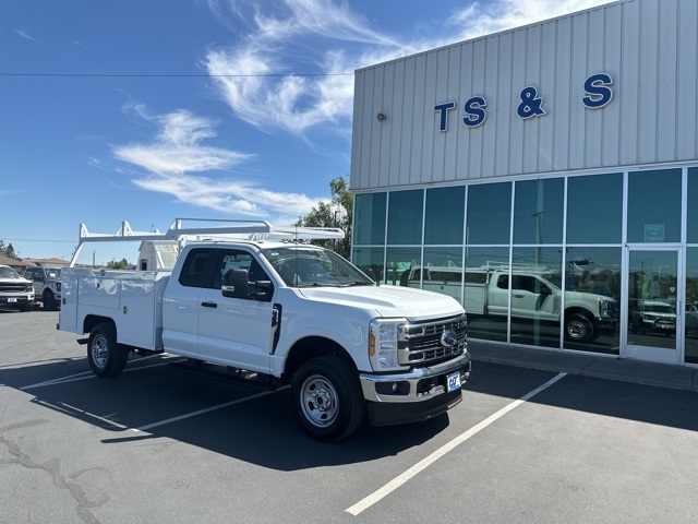 2025 Ford F-350 XL photo 3