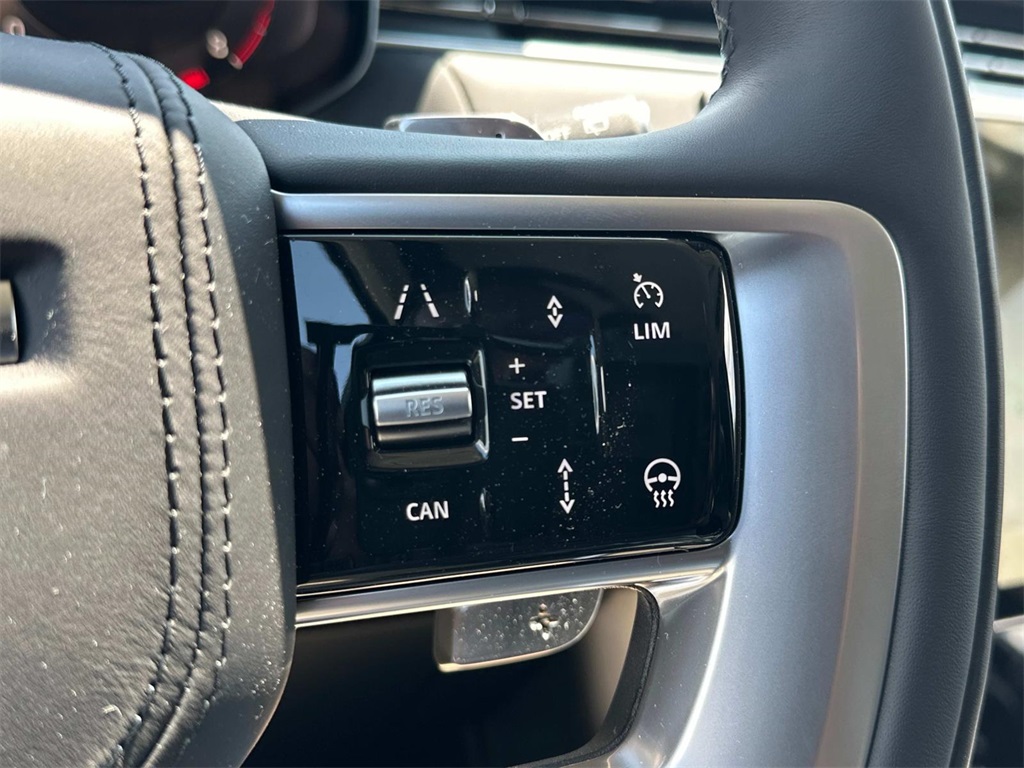2025 Land Rover Range Rover SE photo 6