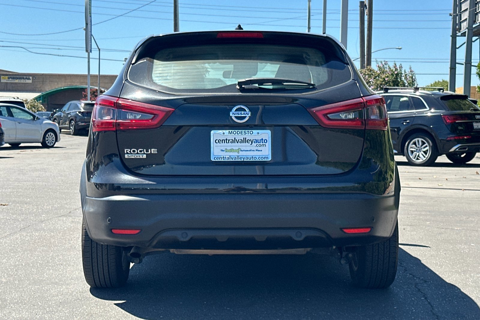 2022 Nissan Rogue Sport S photo 3