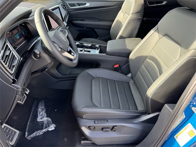 2025 Volkswagen Atlas Cross Sport SEL R-Line photo 6