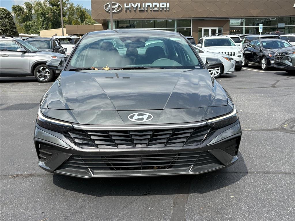 2024 Hyundai Elantra SEL photo 2