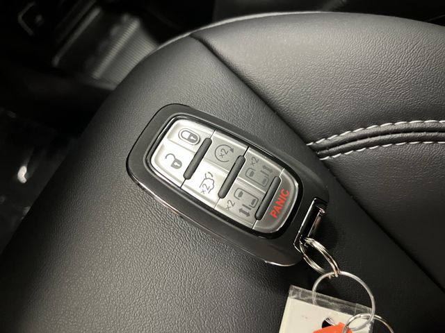 2026 Chrysler Pacifica photo 24