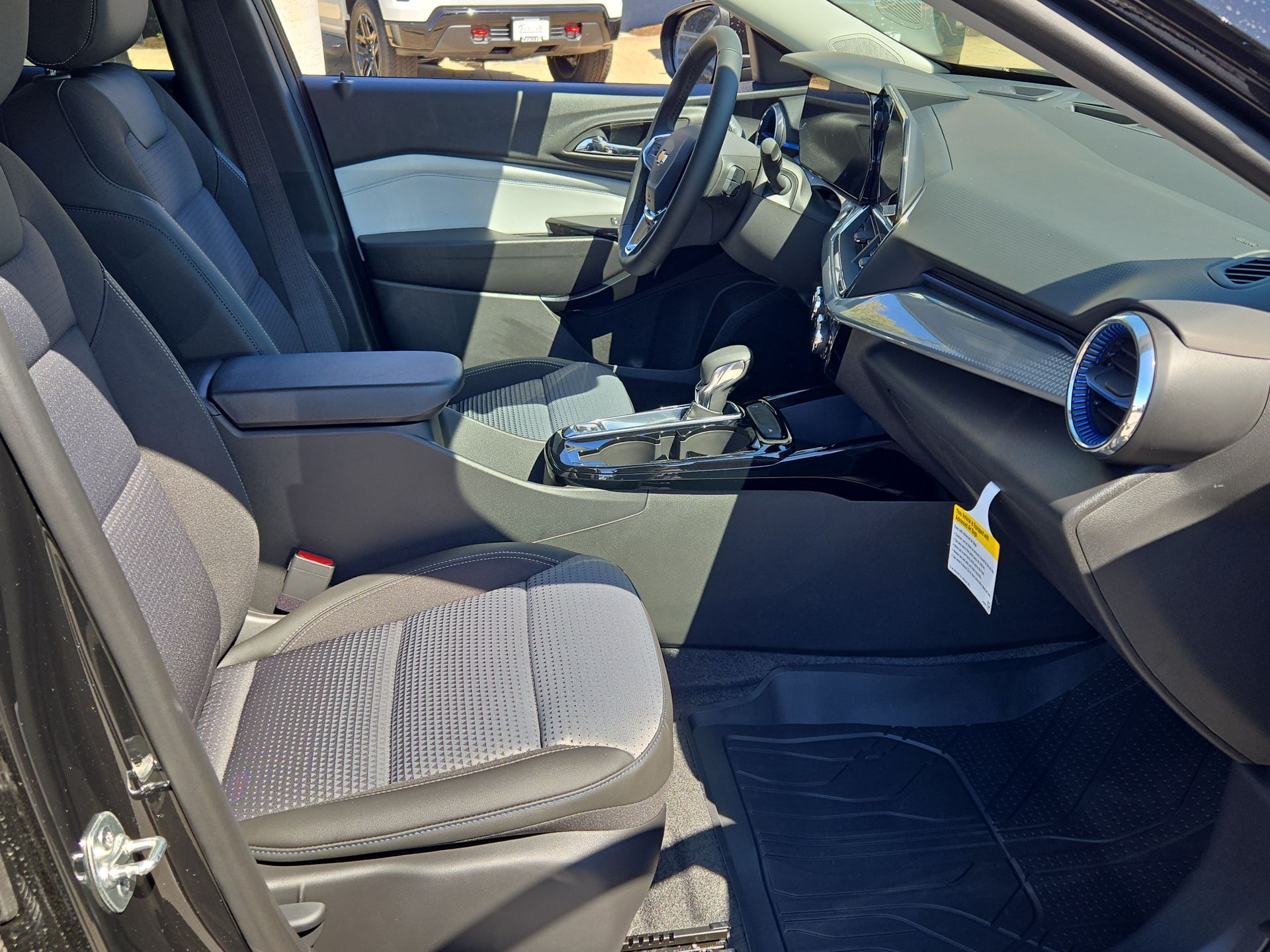 2025 Chevrolet Trax LT photo 44