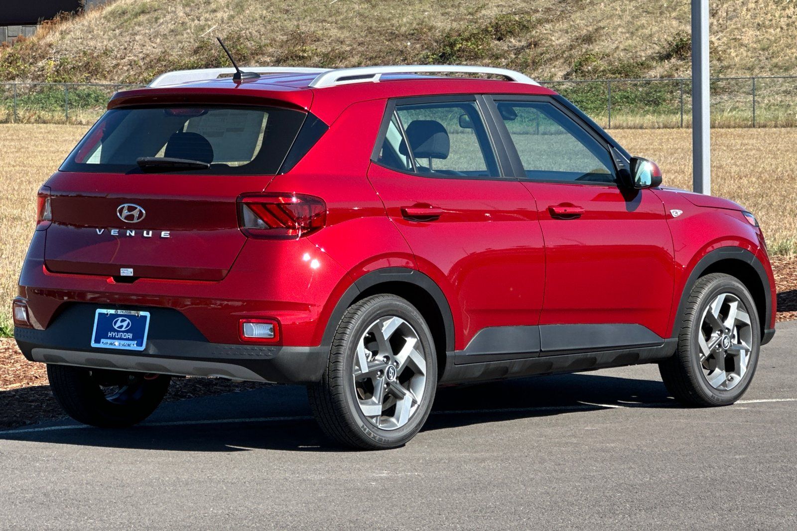 2025 Hyundai Venue SEL photo 3