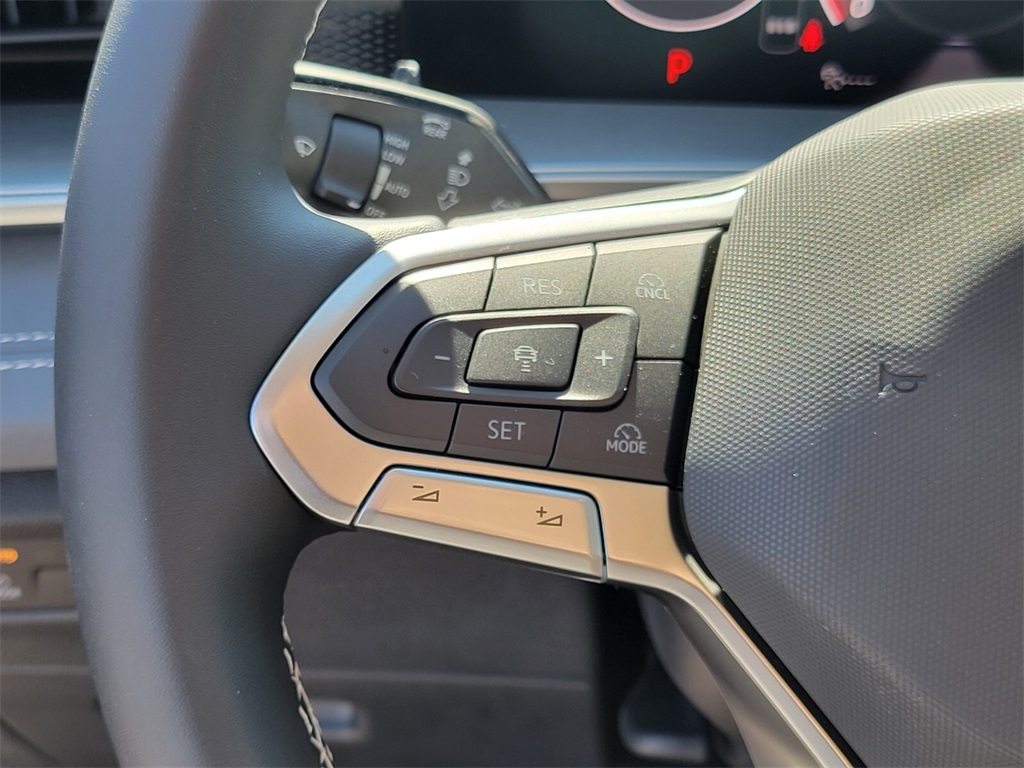 2025 Volkswagen Tiguan SE photo 10