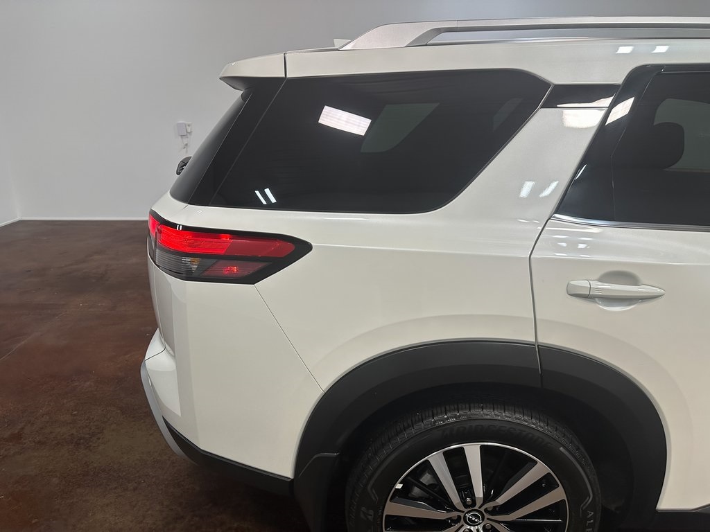 2024 Nissan Pathfinder Platinum photo 39