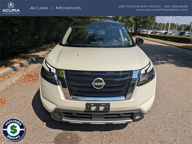 2023 Nissan Pathfinder Platinum photo 9
