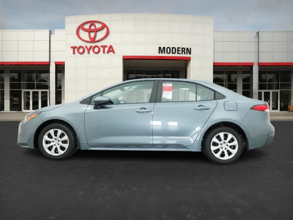 2025 Toyota Corolla LE photo 9