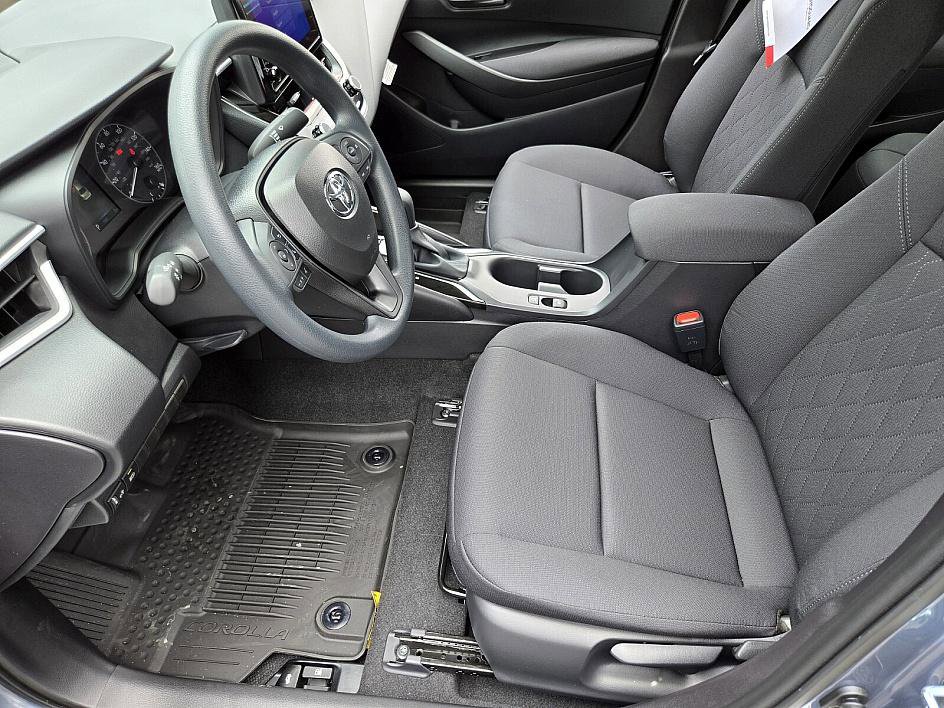 2025 Toyota Corolla LE photo 9