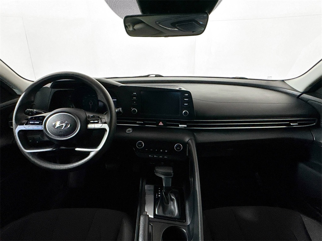 2022 Hyundai Elantra SEL photo 14
