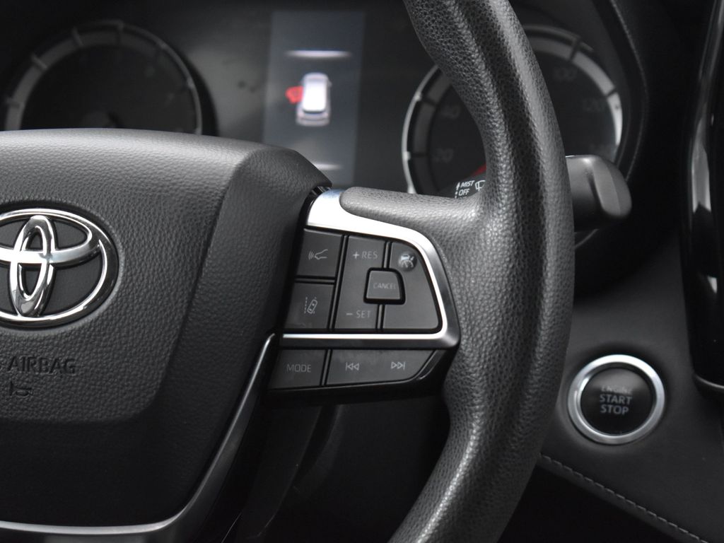 2020 Toyota Highlander L photo 13